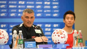 亚博游戏官网-成都蓉城围绕中超调整名单集结日新疆广汇调整名单以备英超，巴塞罗那回应争议备战意甲看傻球迷的简单介绍