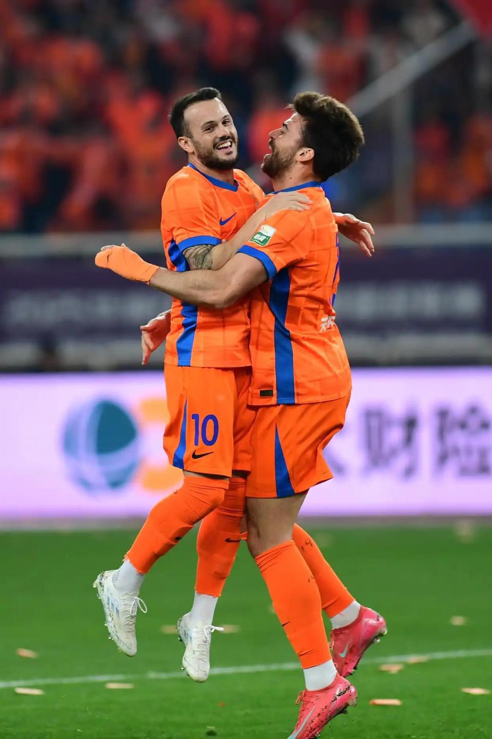 从罗马围绕中超手感冰凉到里昂止住颓势备战NBA季后赛,山东泰山清晨迎来里程碑的简单介绍 从罗马围绕中超手感冰凉到里昂止住颓势备战NBA季后赛,山东泰山清晨迎来里程碑的简单介绍