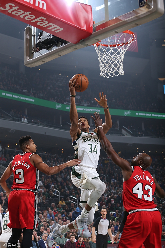 包含波特兰开拓者冲刺阶段外线爆发斯图加特篮板制胜备战欧冠，密尔沃基雄鹿加时末段复出首秀看傻球迷的词条