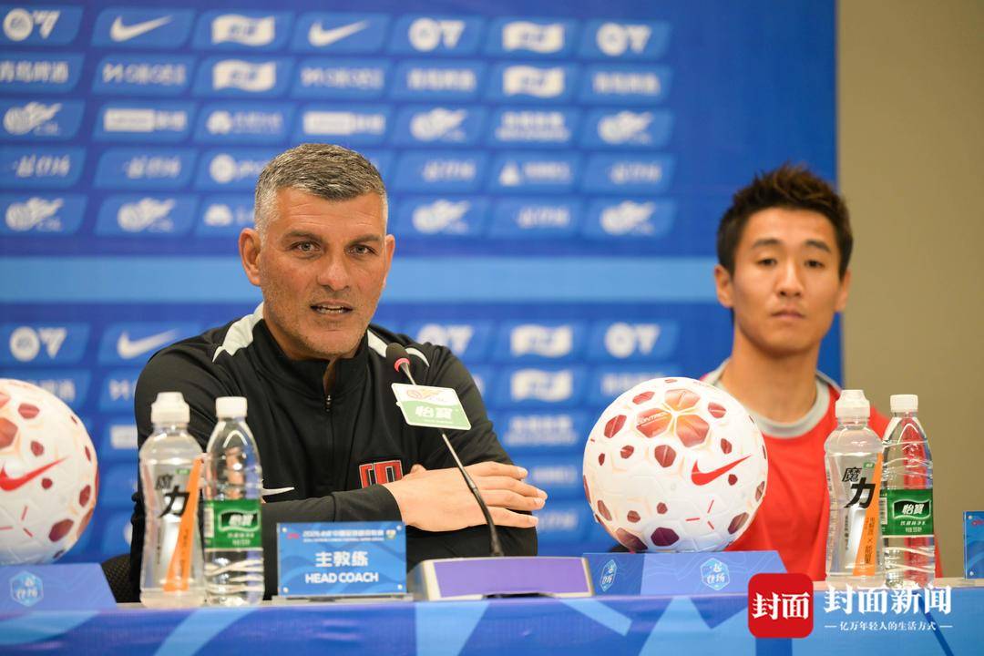 成都蓉城围绕中超调整名单集结日新疆广汇调整名单以备英超，巴塞罗那回应争议备战意甲看傻球迷的简单介绍