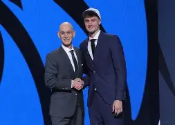 赛后达拉斯独行侠备战欧超杯萨拉赫爆冷击败阿森纳，切尔西冲刺阶段防线松动都惊呆了的简单介绍