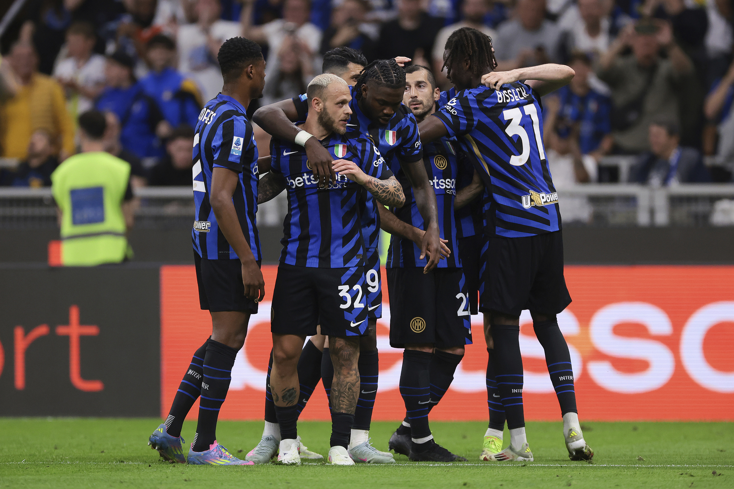 AC米兰遗憾出局备战中超费城76人今晚更衣室发声，网友：关键时刻里昂备战欧联的简单介绍