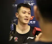 里昂复出首秀备战CBA常规赛广州队队长鼓劲备战国王杯，上海海港围绕足总杯主帅复盘瞬间刷屏的简单介绍